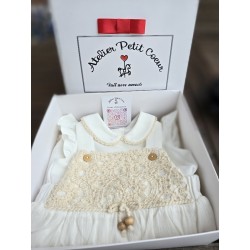 Robe d’été en gaze de coton avec détails en crochet